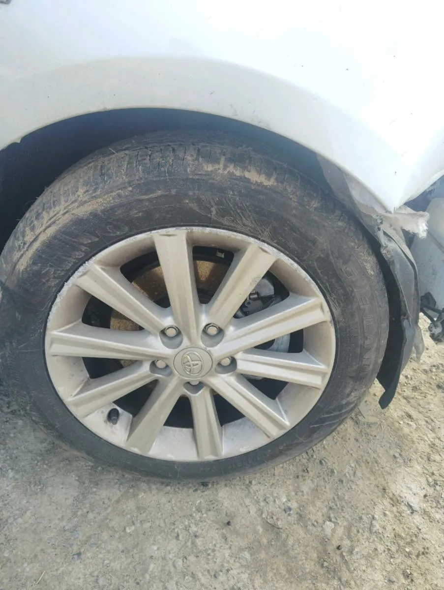 Breaking Toyota Camry 2013 hybrid - Image 4