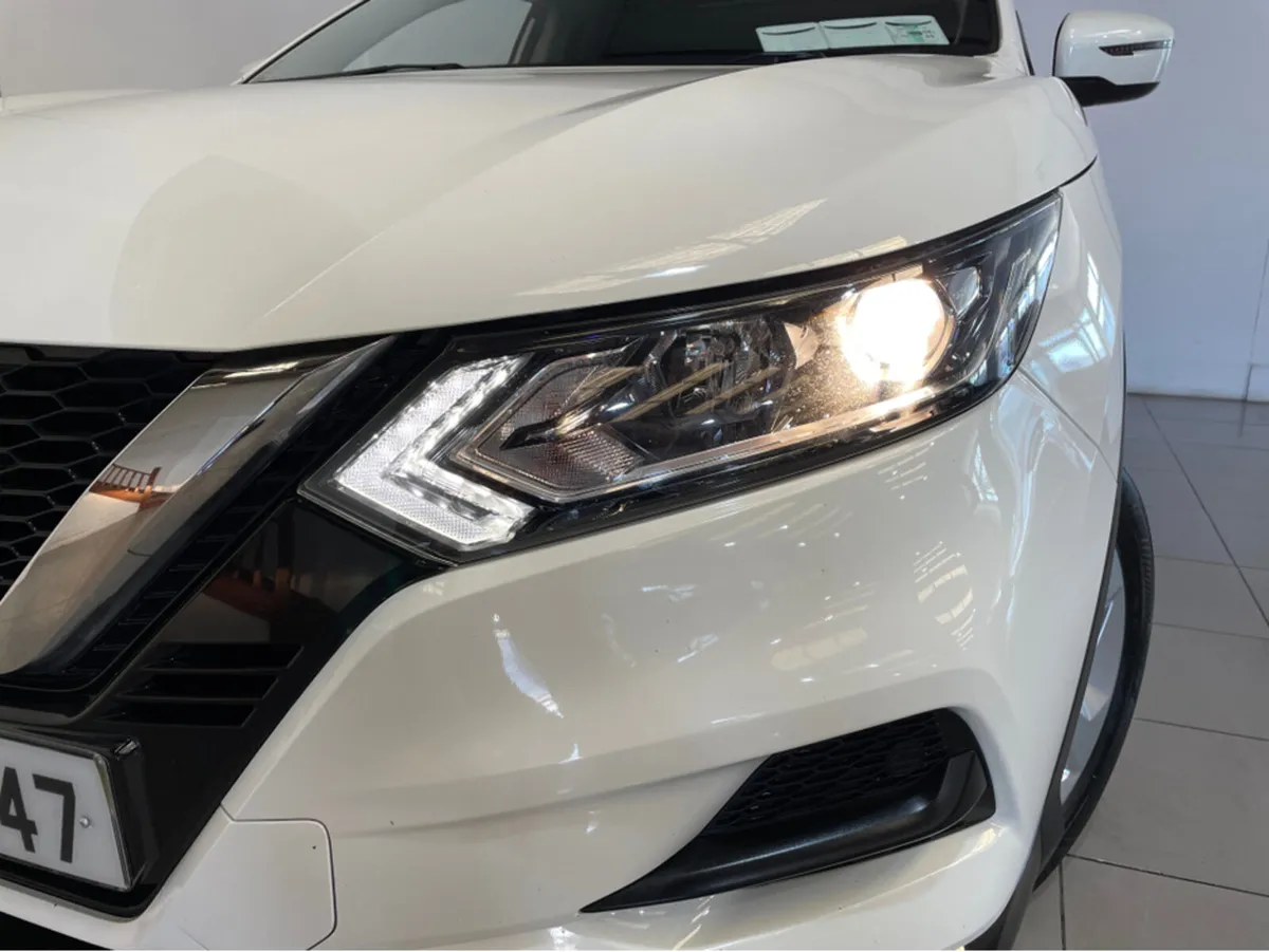 Nissan Qashqai 1.5 DSL SE VAN GLASS ROOF PRICE INC - Image 4