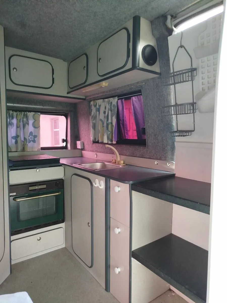 Camper van - Image 1