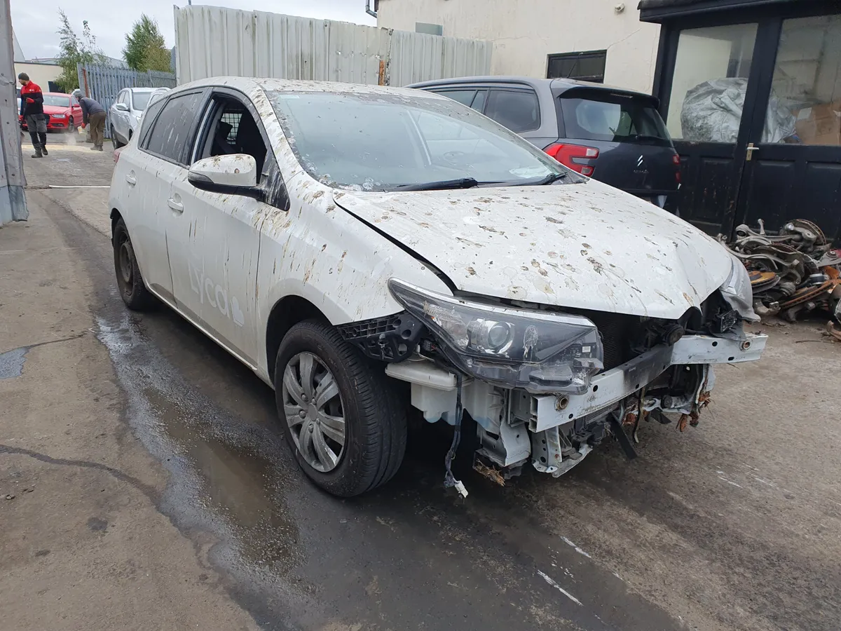 16 TOYOTA AURIS  1.4 D-4D FOR BREAKING - Image 1