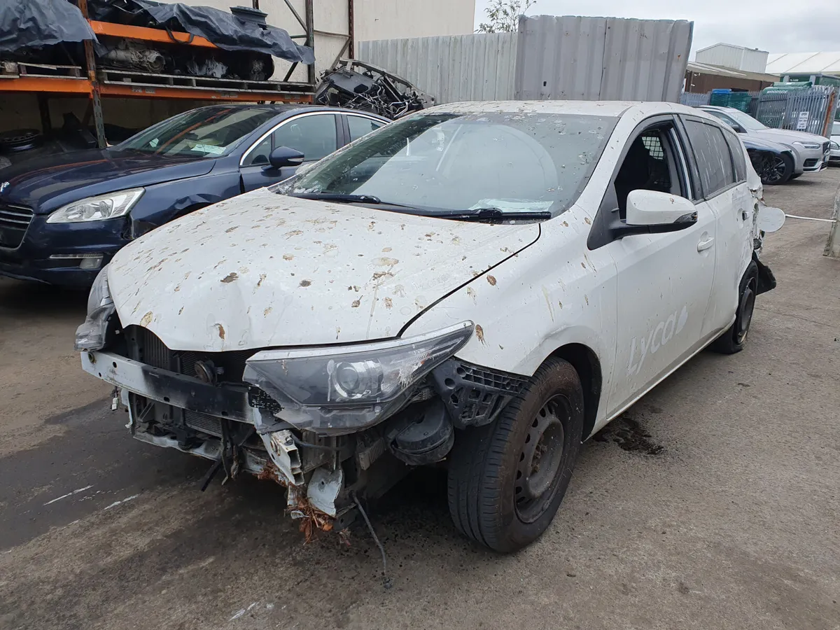 16 TOYOTA AURIS  1.4 D-4D FOR BREAKING - Image 2