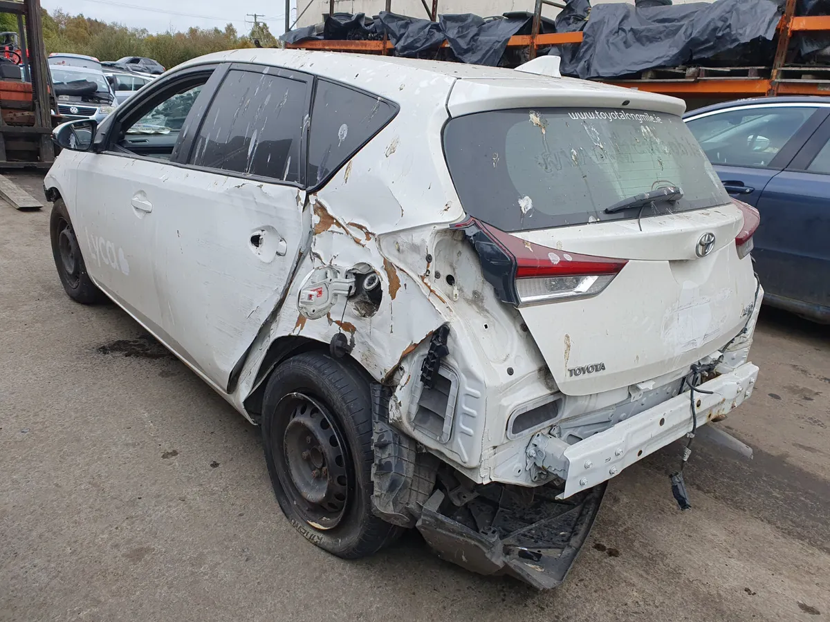 16 TOYOTA AURIS  1.4 D-4D FOR BREAKING - Image 3