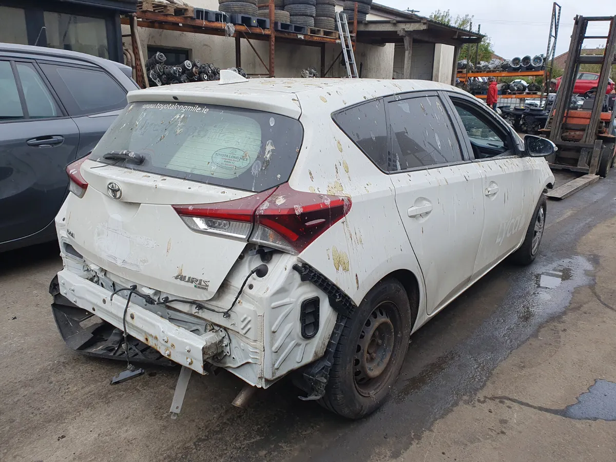 16 TOYOTA AURIS  1.4 D-4D FOR BREAKING - Image 4