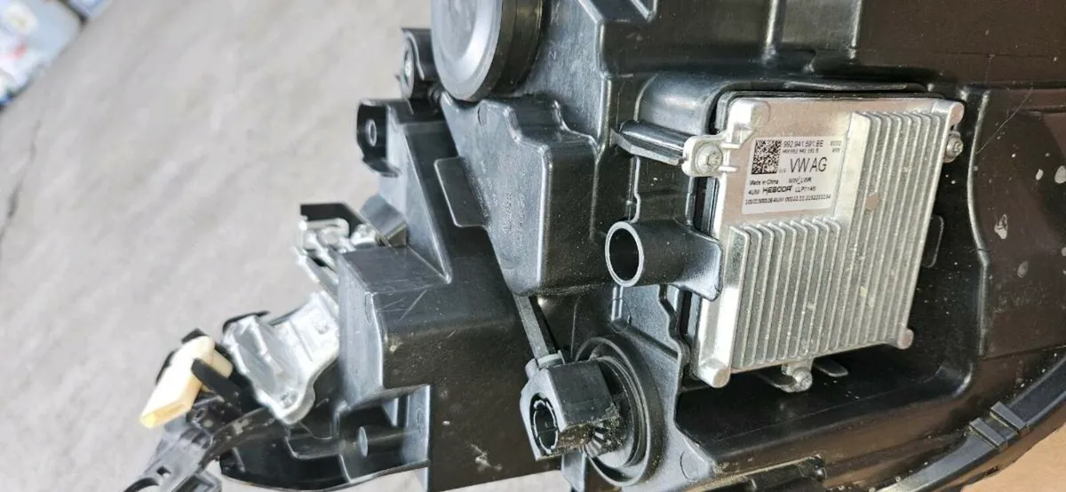 VOLKSWAGEN GOLF mk8 Headlights BUMPER - Image 3