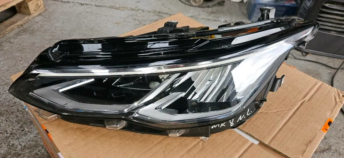 VOLKSWAGEN GOLF mk8 Headlights BUMPER - Image 1