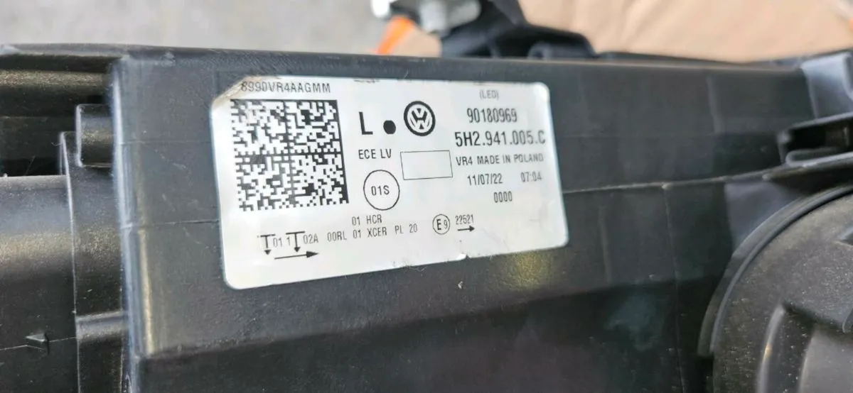 VOLKSWAGEN GOLF mk8 Headlights BUMPER - Image 2