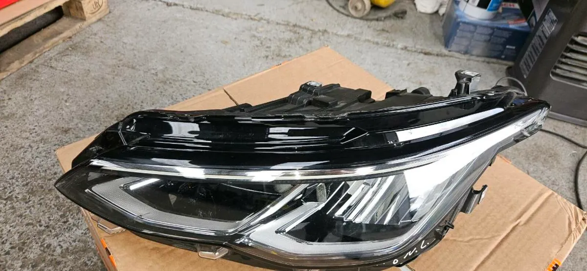 VOLKSWAGEN GOLF mk8 Headlights BUMPER - Image 4