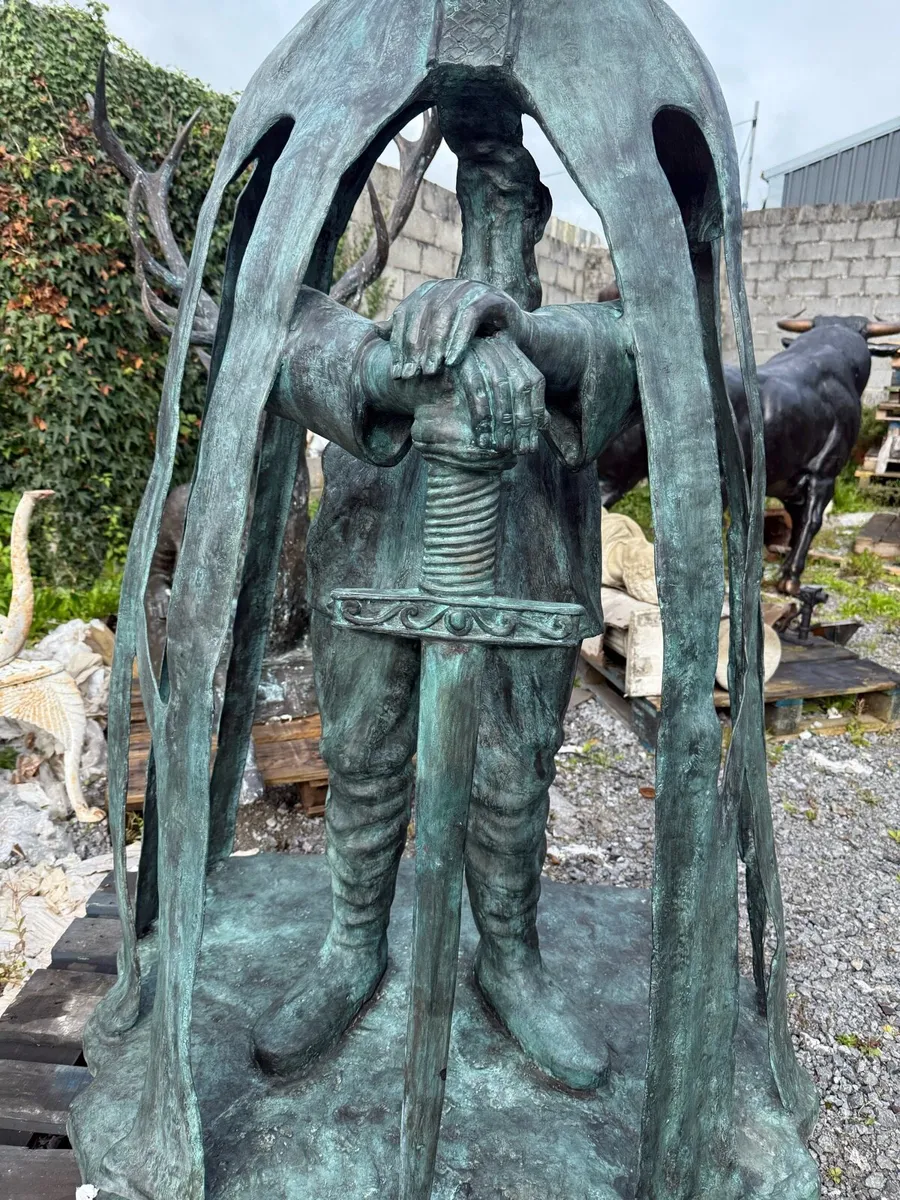 Bronze GREEN KNIGHT OF IRELAND - Image 3