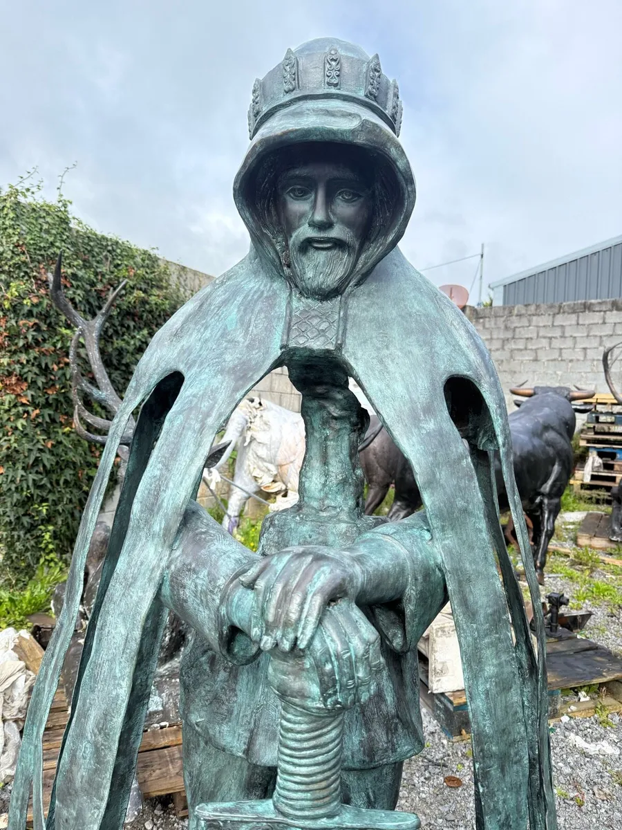 Bronze GREEN KNIGHT OF IRELAND - Image 4