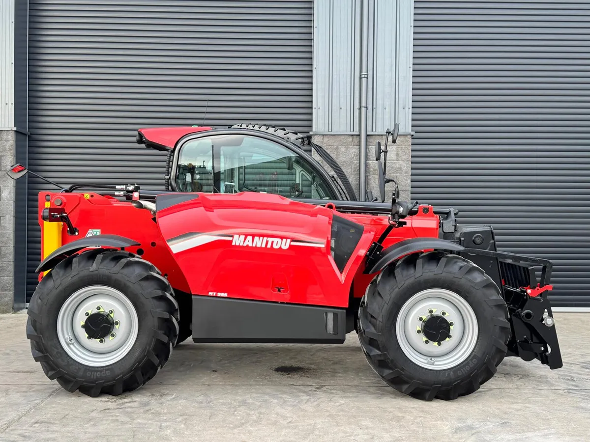 2025 Manitou MT935 - Image 3