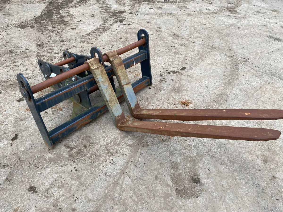 Titus 6/13 Ton Floating Forks for Excavator - Image 2
