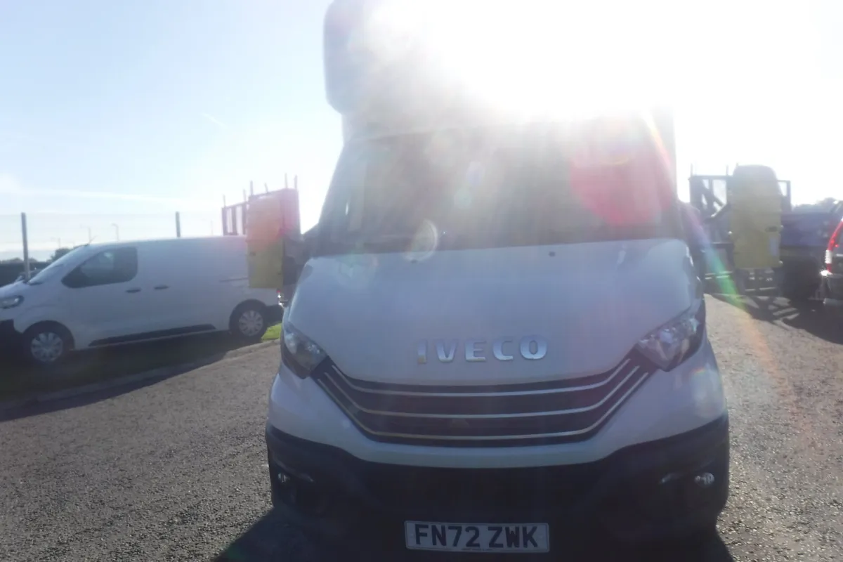 Iveco Daily 2022 72-210 15ft Luton Box t/lift - Image 3