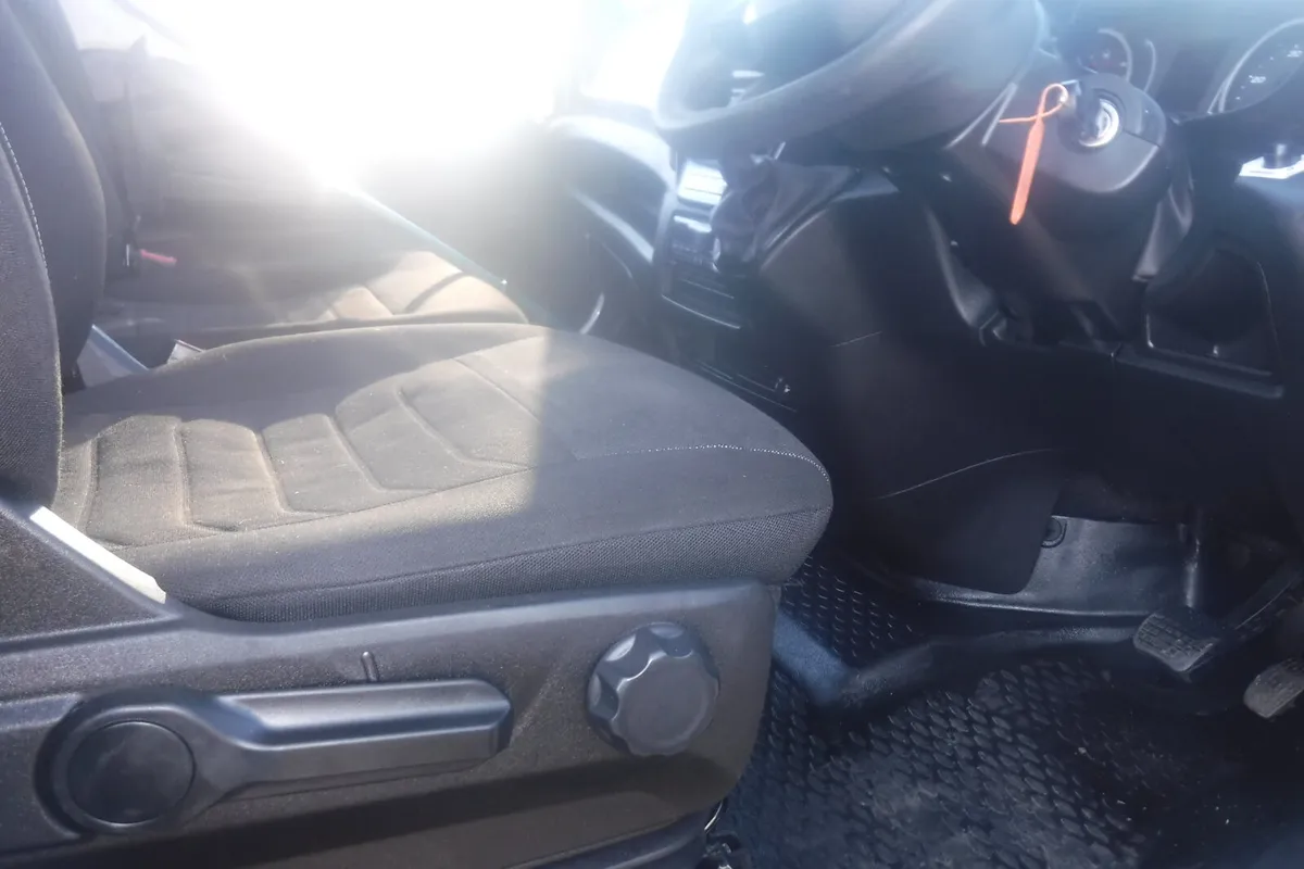 Iveco Daily 2022 72-210 15ft Luton Box t/lift - Image 4