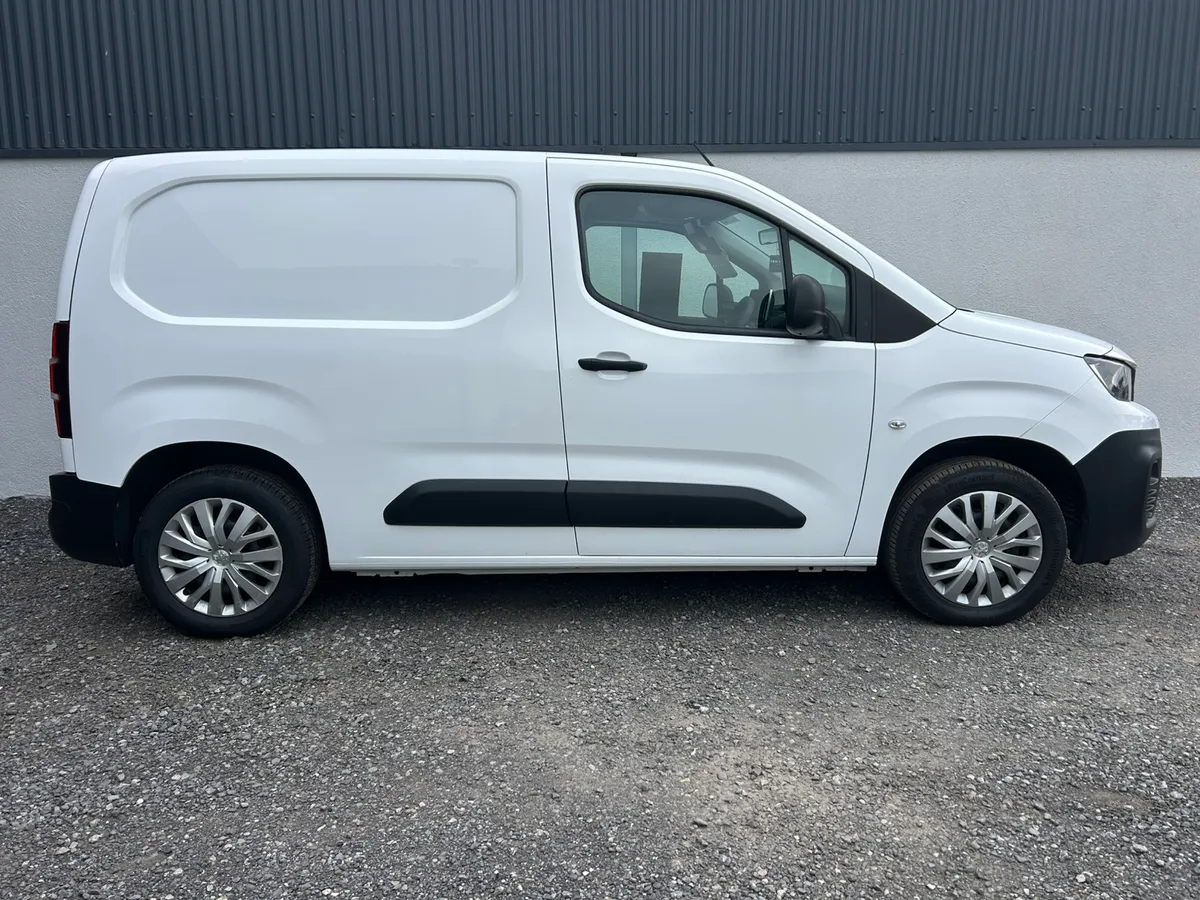 2022 Peugeot Partner 'Professional - Image 3