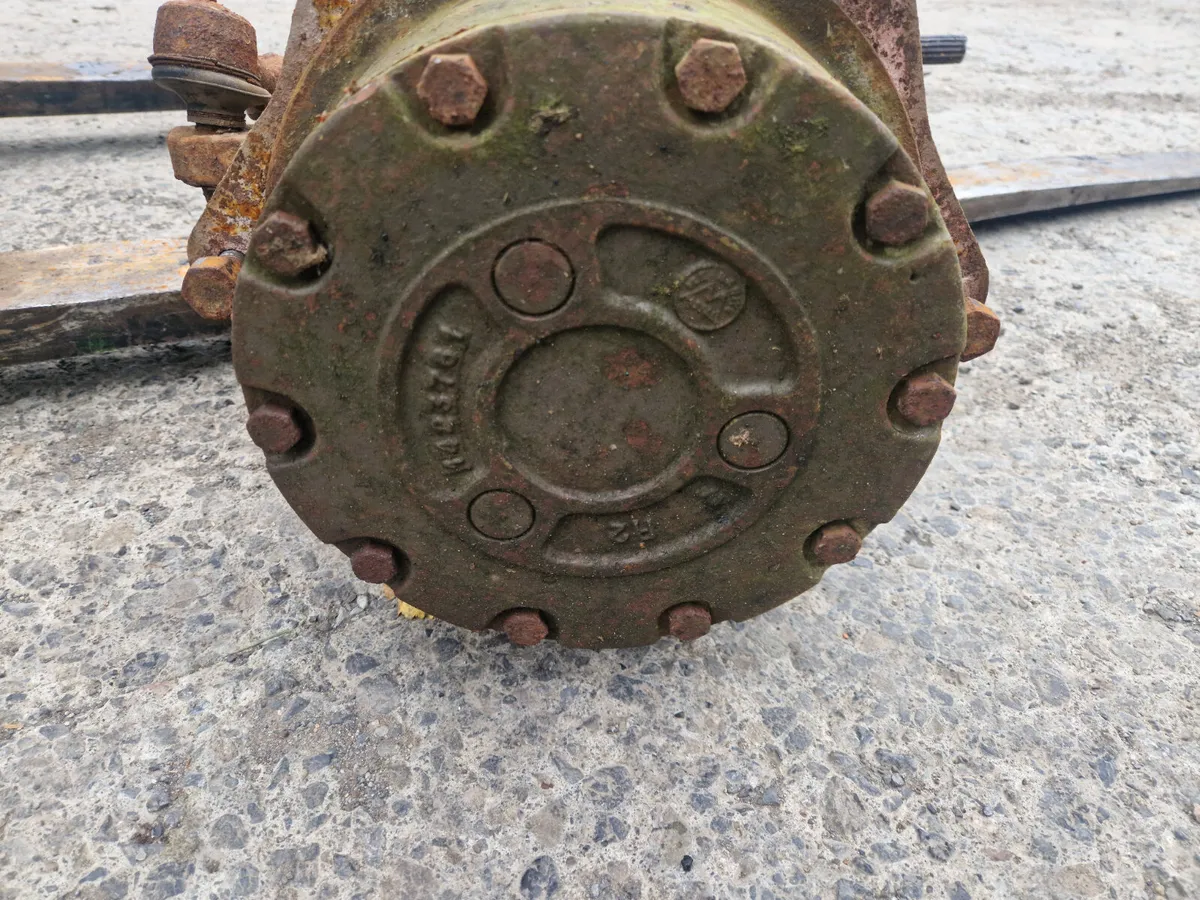 Massey ferguson 265 4x4 axle - Image 1