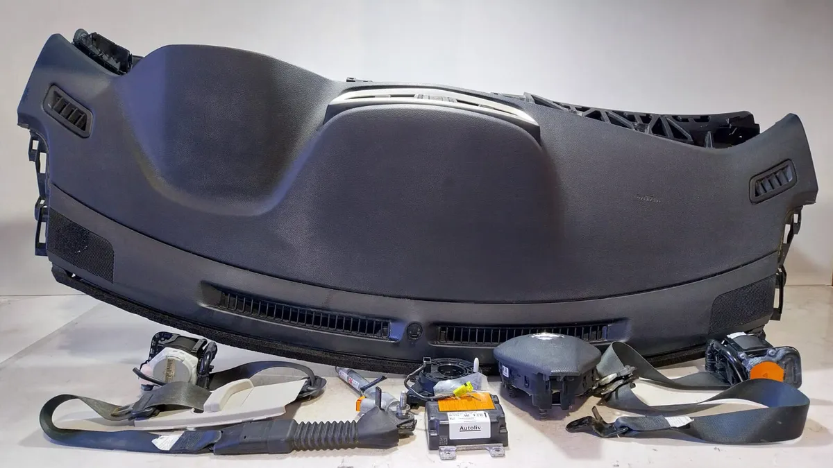 2014 Nissan Qashqai Airbag Set - Image 1