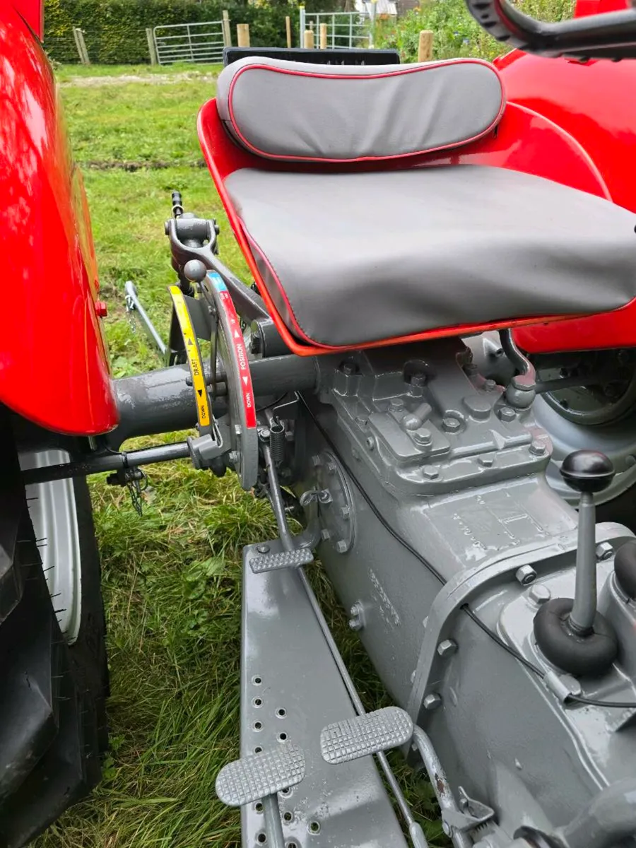 1962 massey ferguson 35 vintage tractor - Image 3