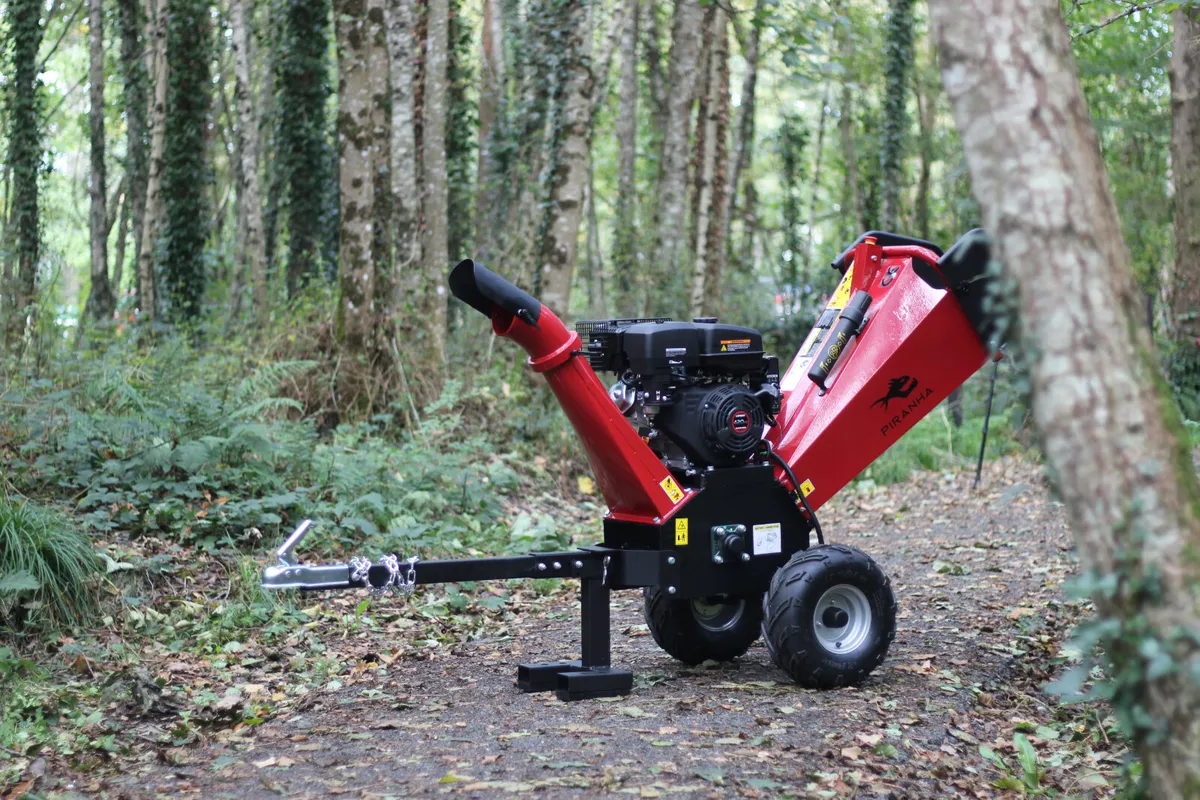 Piranha 15hp Woodchipper 120mm / 4.7" Capacity - Image 1