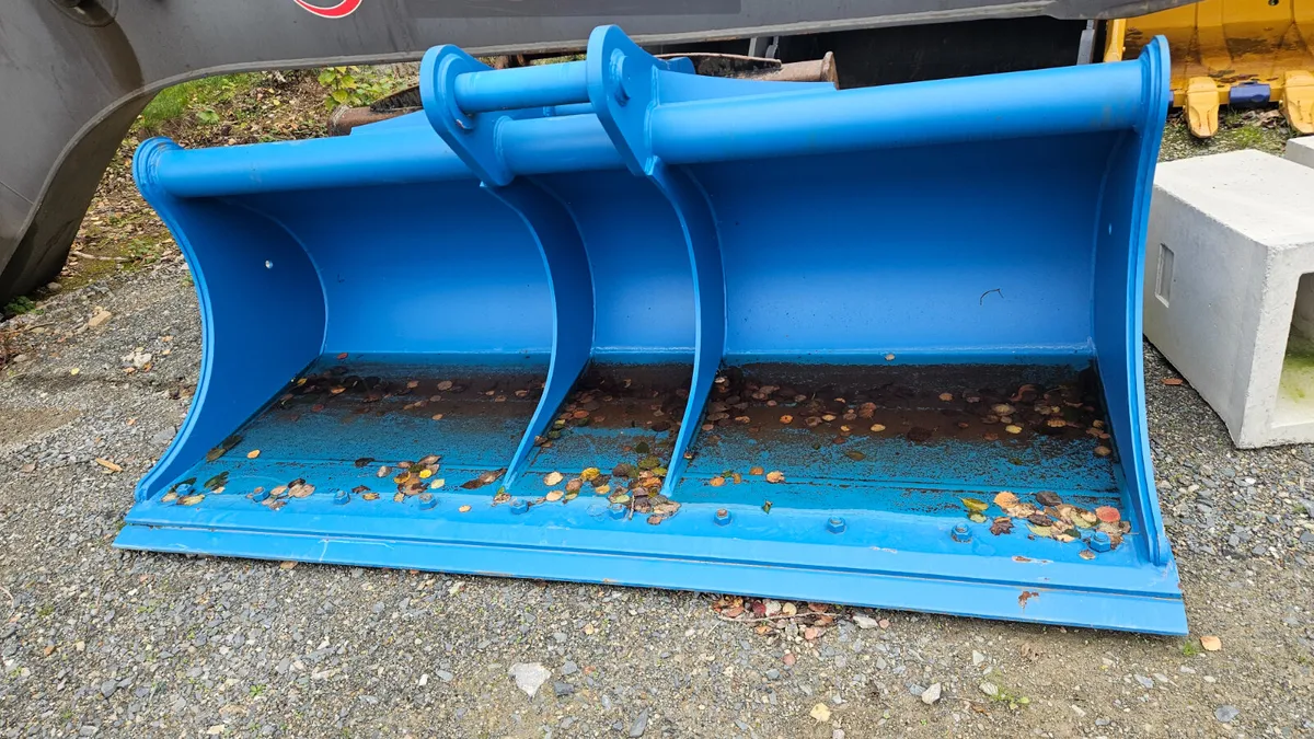 108" miller grading bucket 90mm pins - Image 1