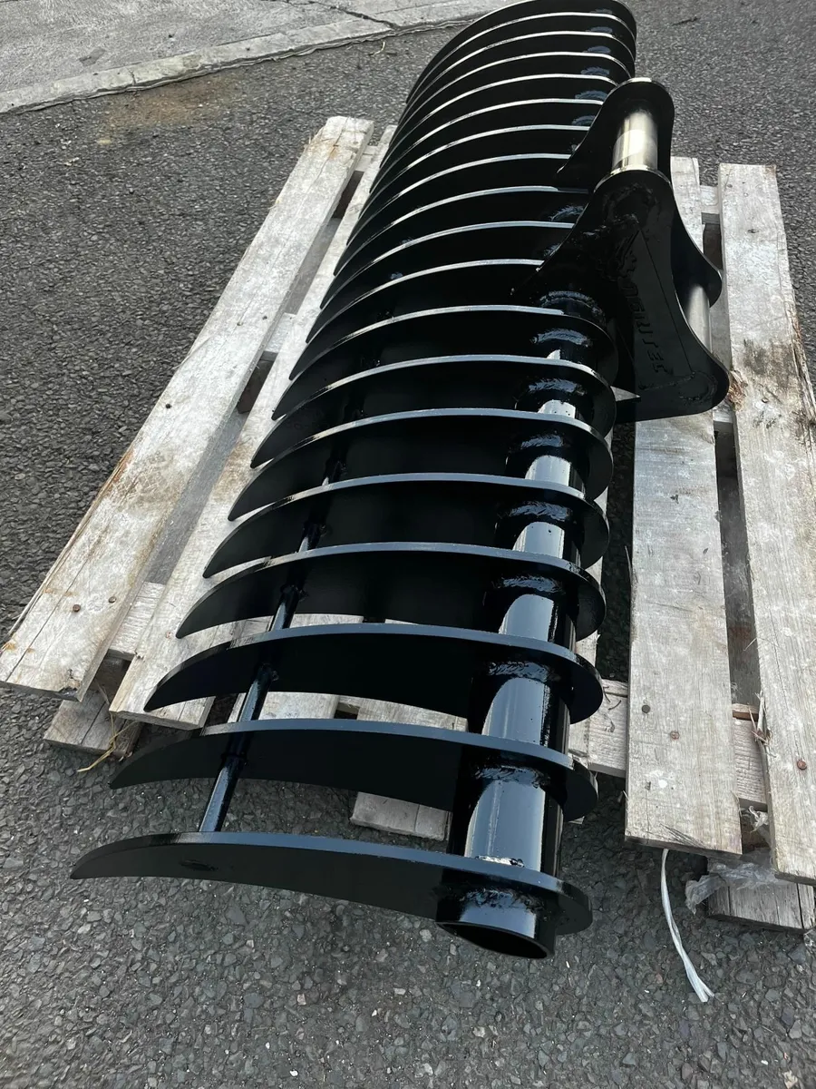 5FT Lawn Rake - Image 1