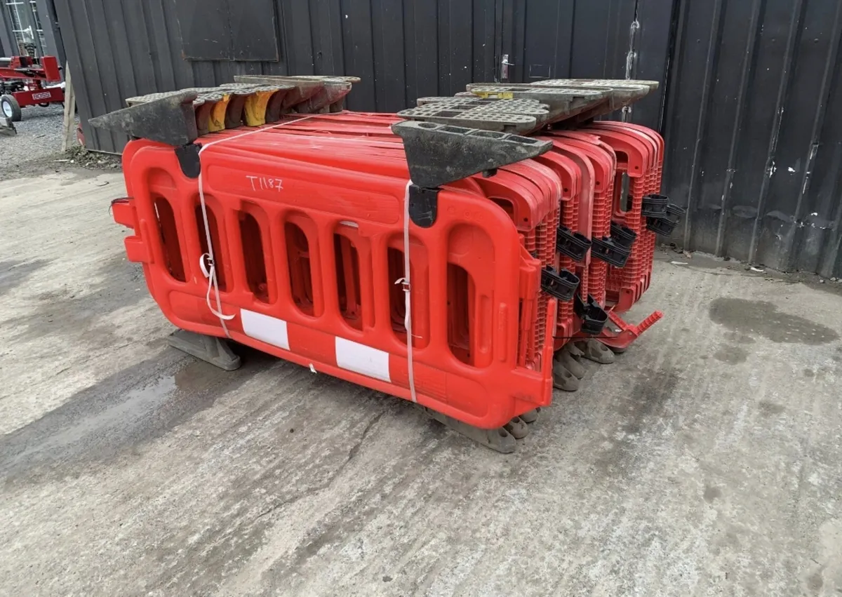 Crowd Control Barriers - Image 3