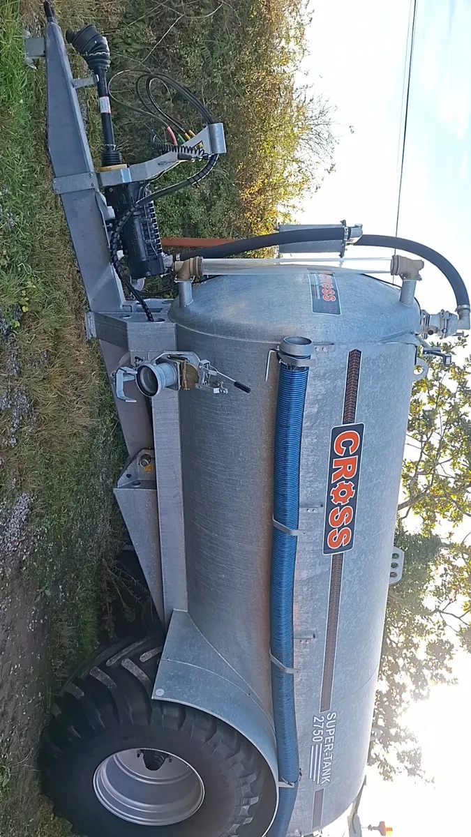 Cross tank - Image 1