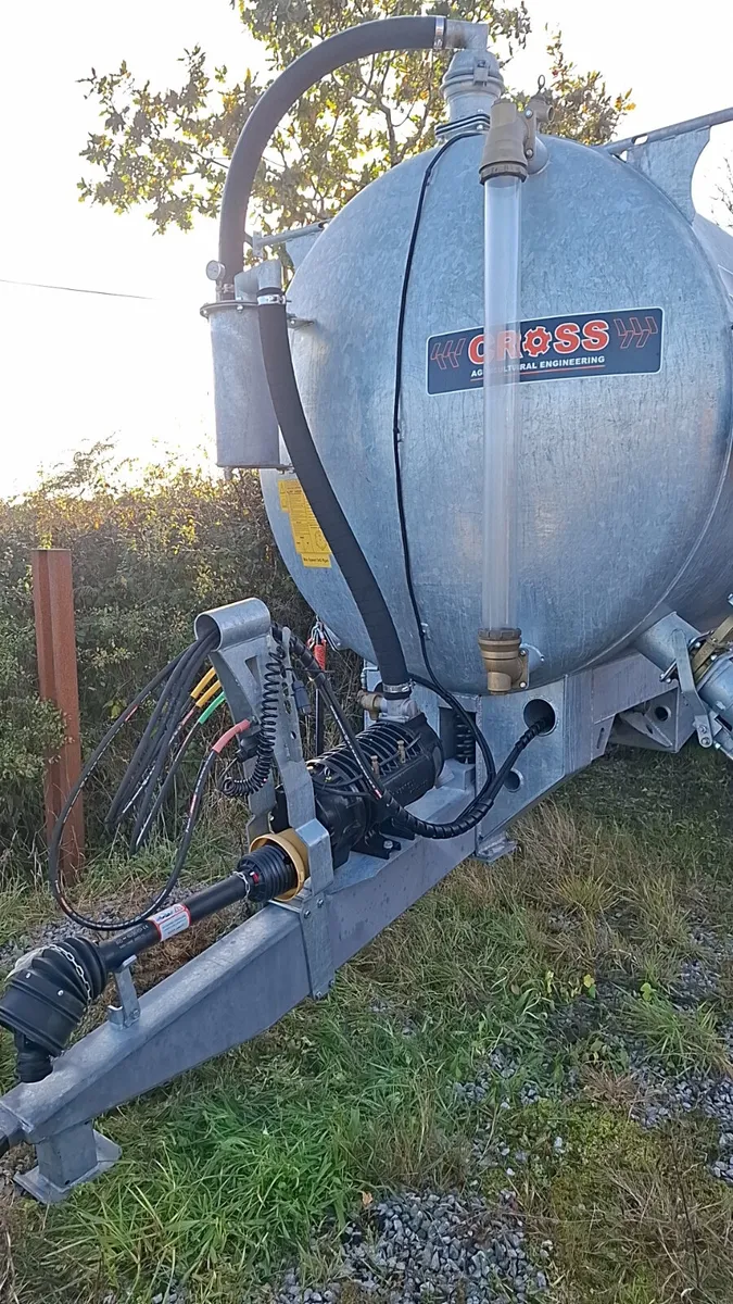 Cross tank - Image 2