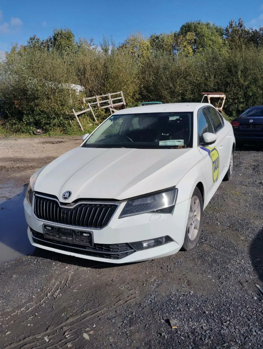Breaking Skoda superb 2017 crlb - Image 3