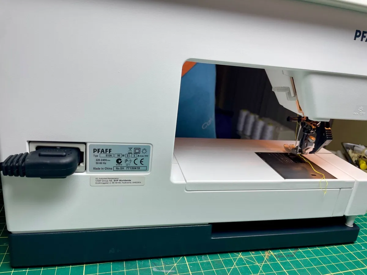 PFAFF Select 3.0 Sewing Machine with IDT -Serviced - Image 3
