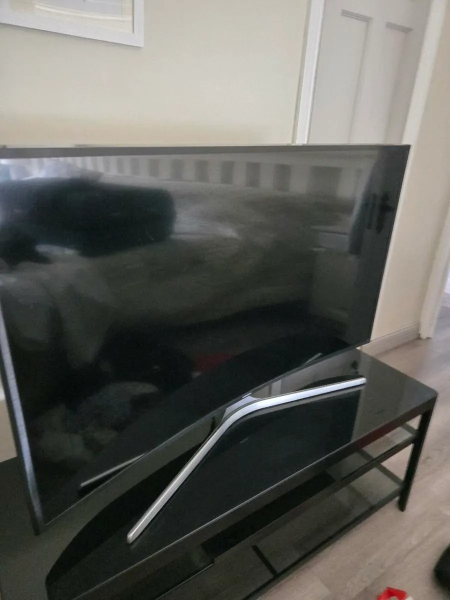 Samsung 49" curved Tv - Image 2