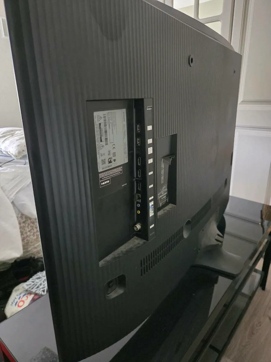 Samsung 49" curved Tv - Image 3