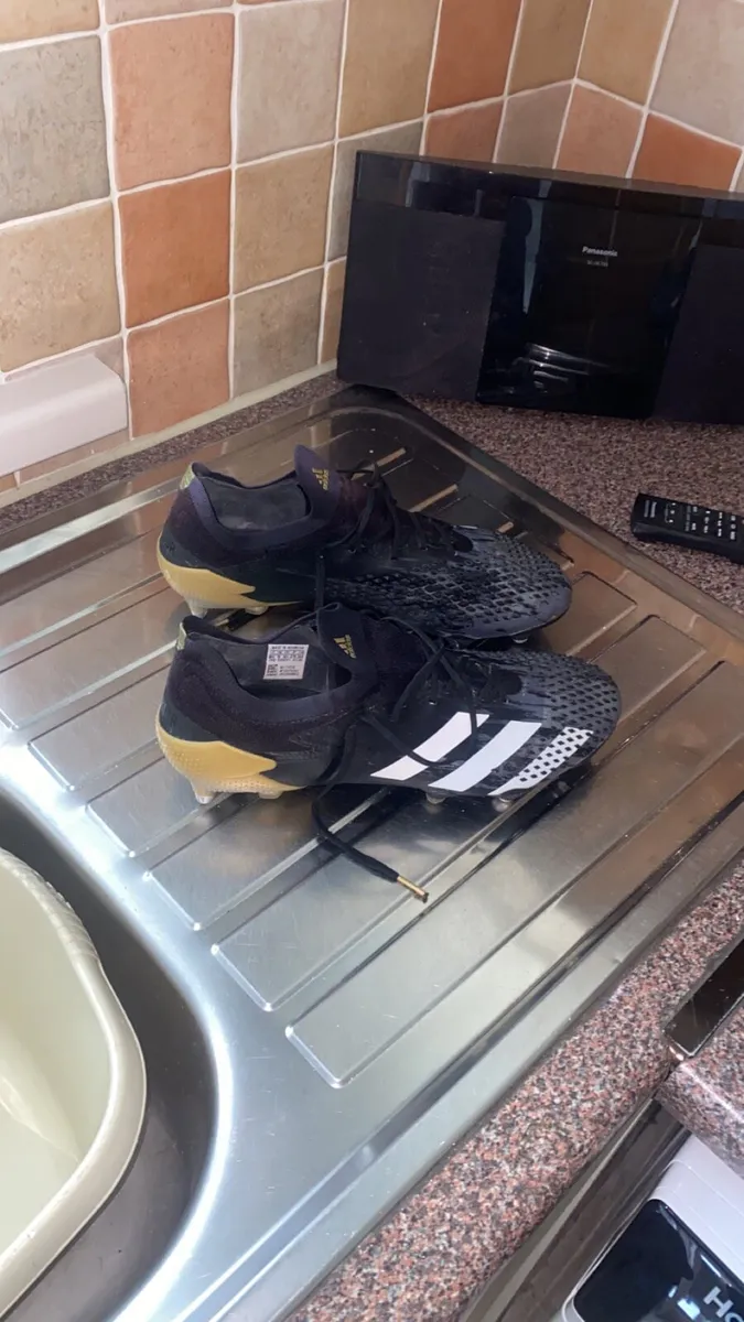 Football boots - Image 1