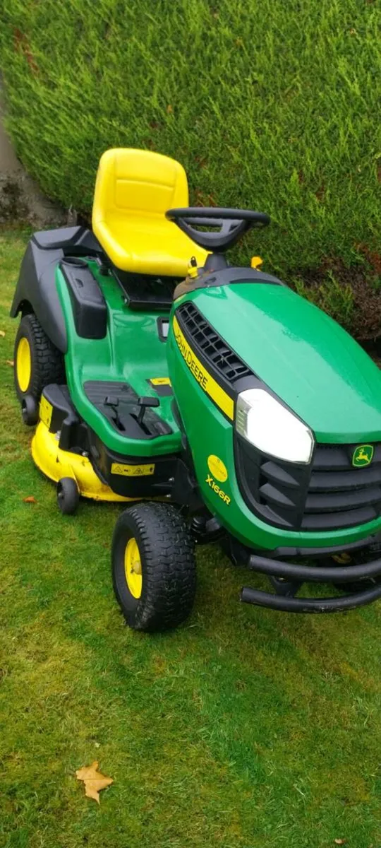 John Deere lawnmower - Image 1