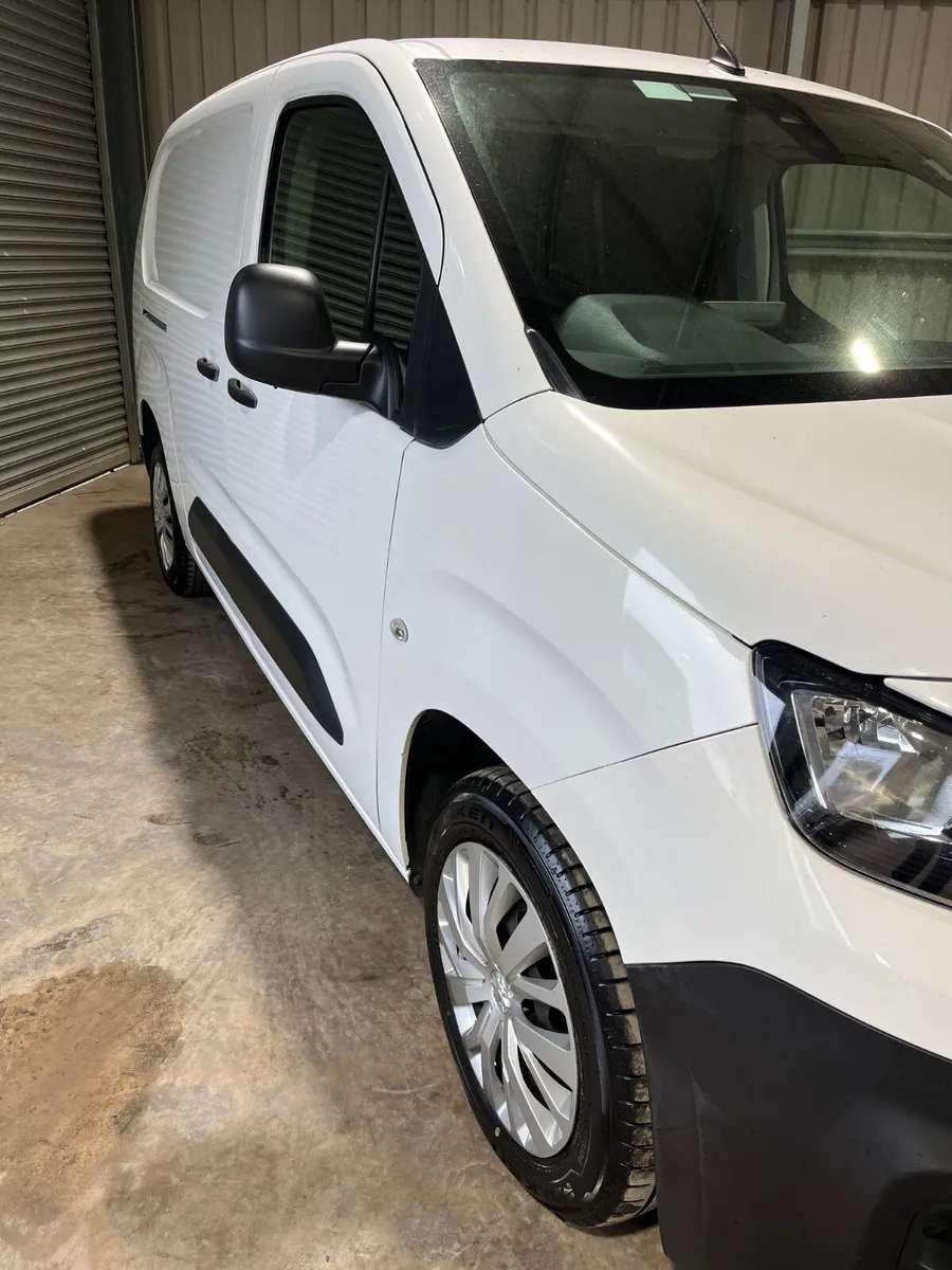 Peugeot Partner 2021, FSH, High Spec, Crew Van - Image 3