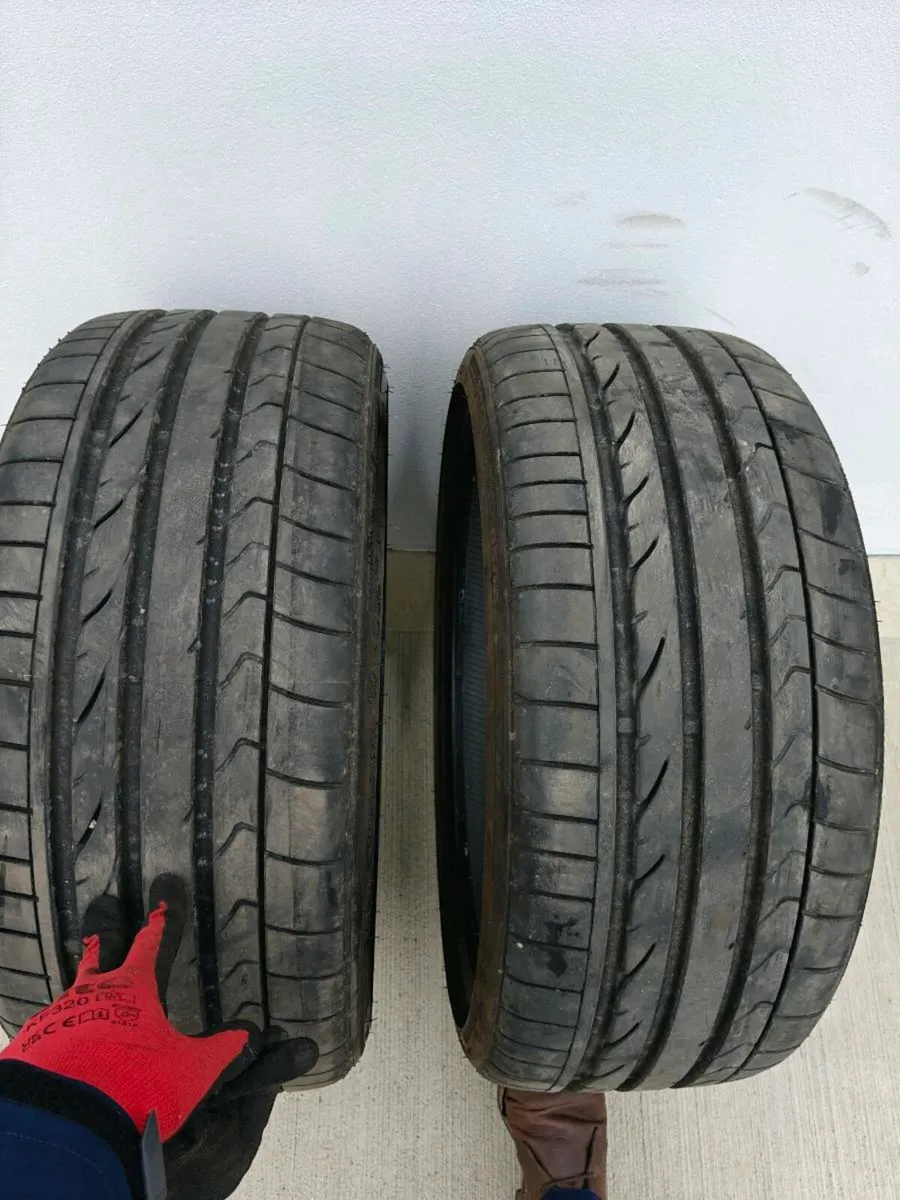 Bridgestone run flat tyres 245 35 R20 - Image 1