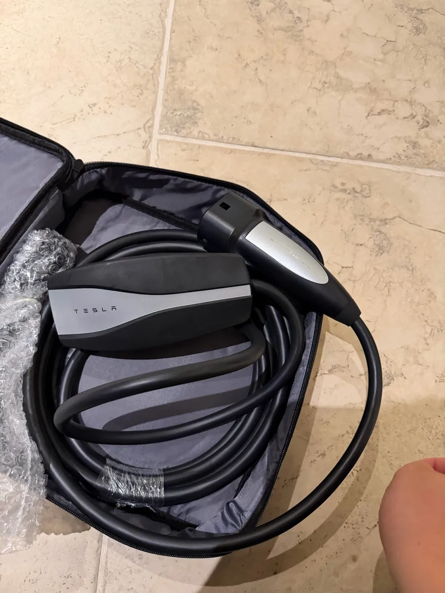 Tesla Mobile Charger Type 2 Plug 32A - Image 3