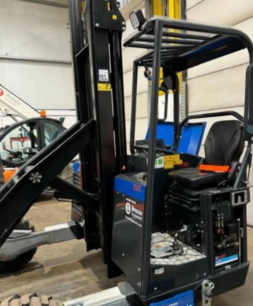 Forklift Seats – Hyster, Toyota, linde, Yale, - Image 1