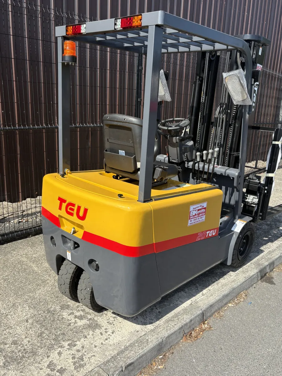 New TEU Electric Forklift - Image 3