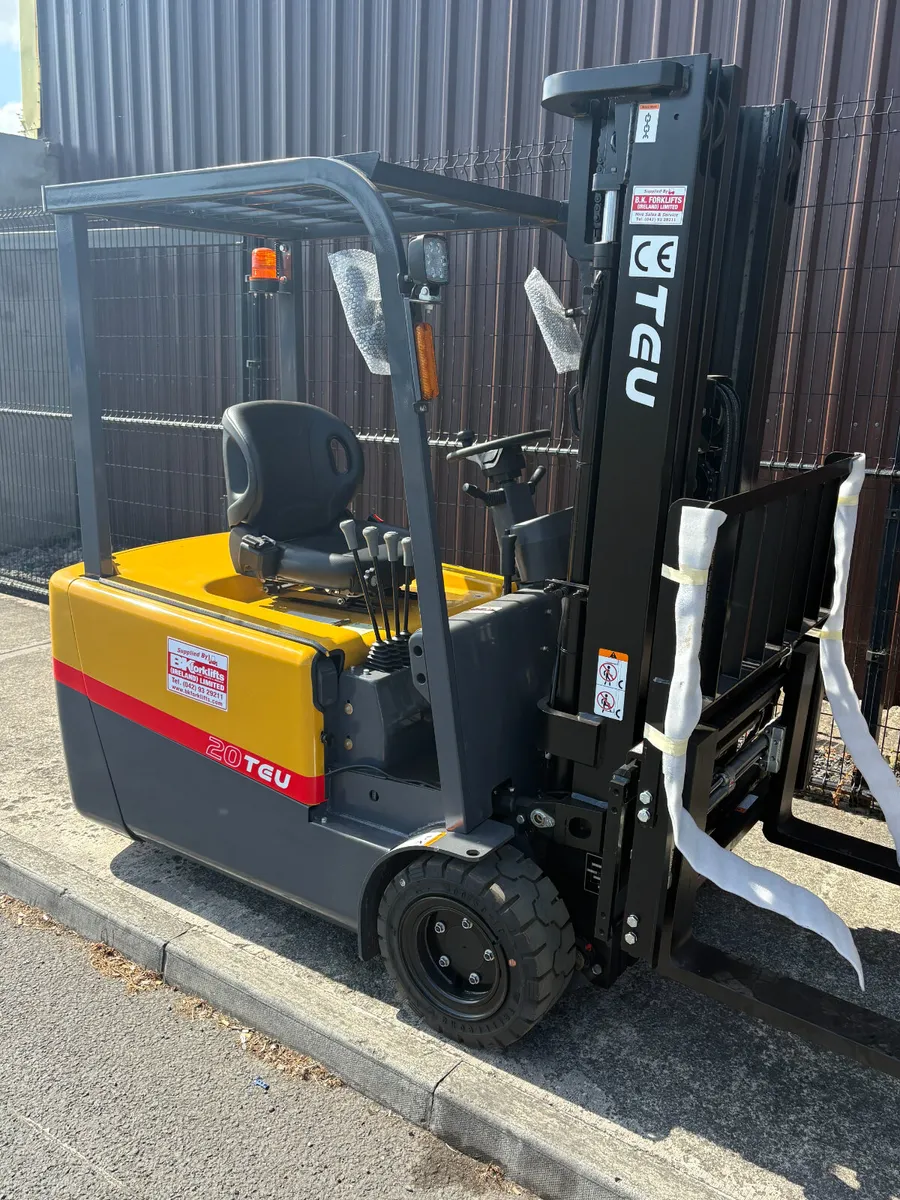 New TEU Electric Forklift - Image 2
