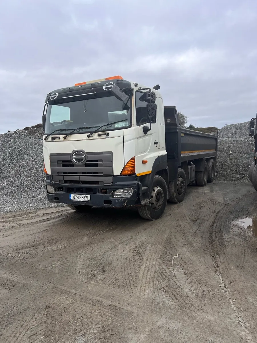 2007 Hino 700 Tipper - Image 1