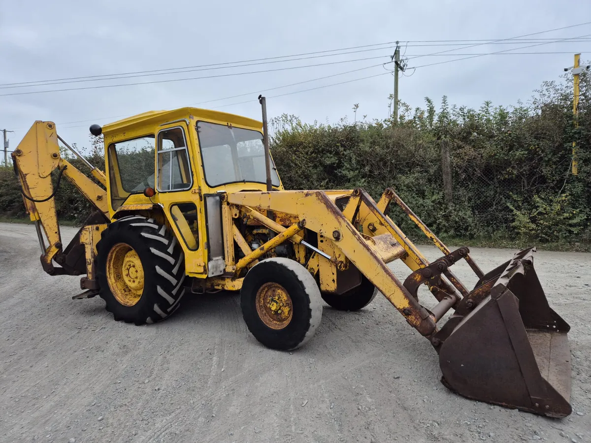 MF 50 Torc Digger Loader - Image 3
