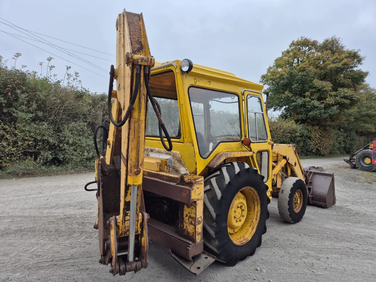 MF 50 Torc Digger Loader - Image 2