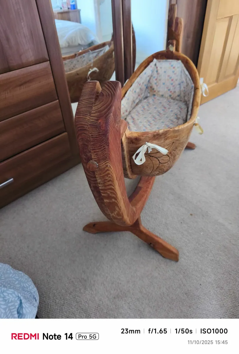 Rocking crib - Image 1