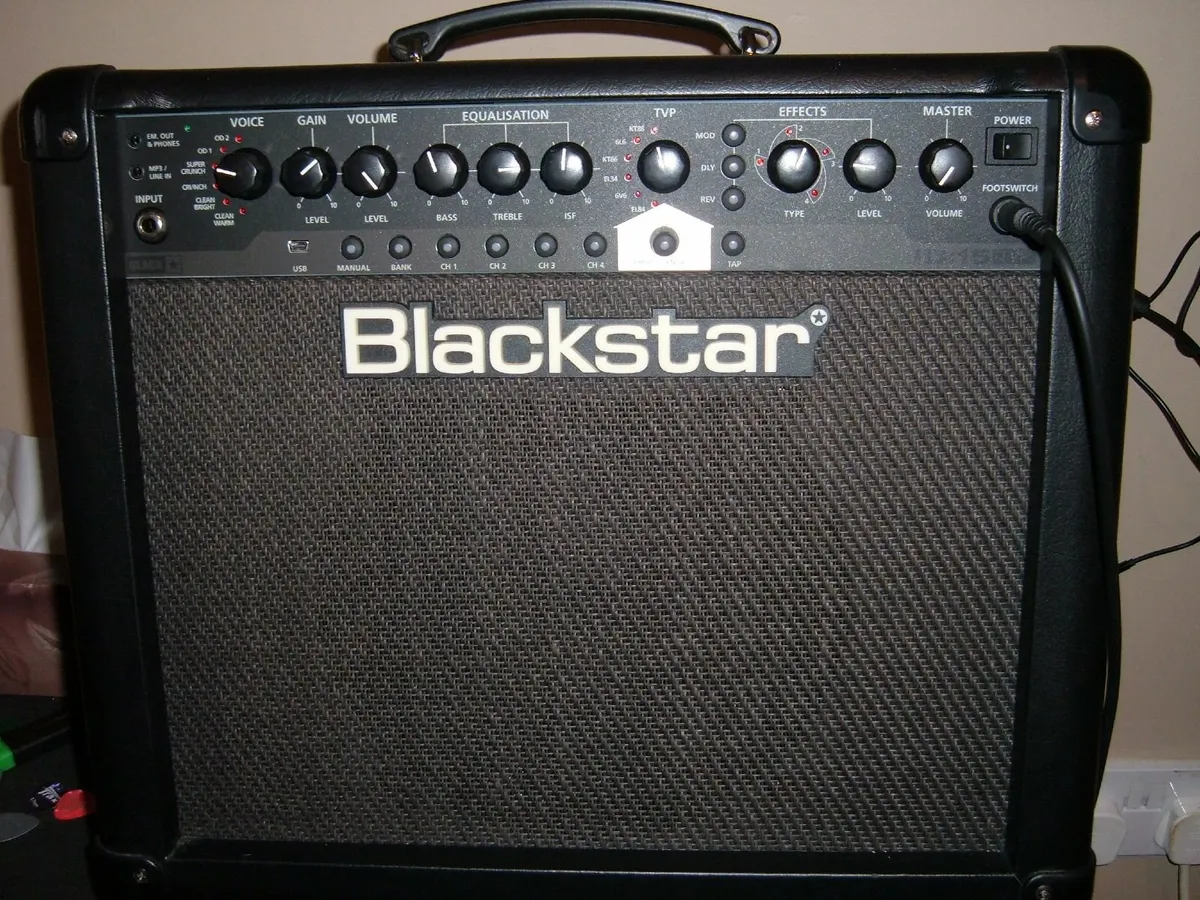 Guitar Amp + Pedal - Image 1