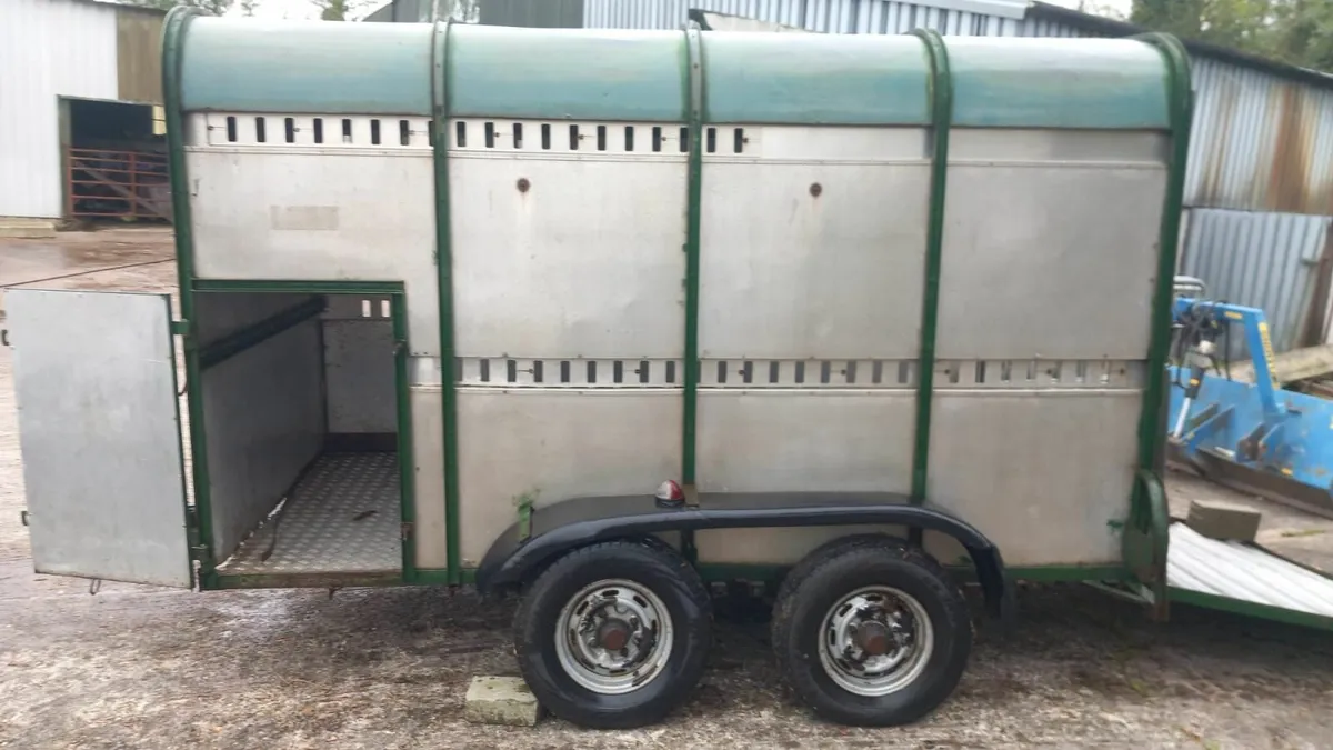 Cattle trailer - Image 1