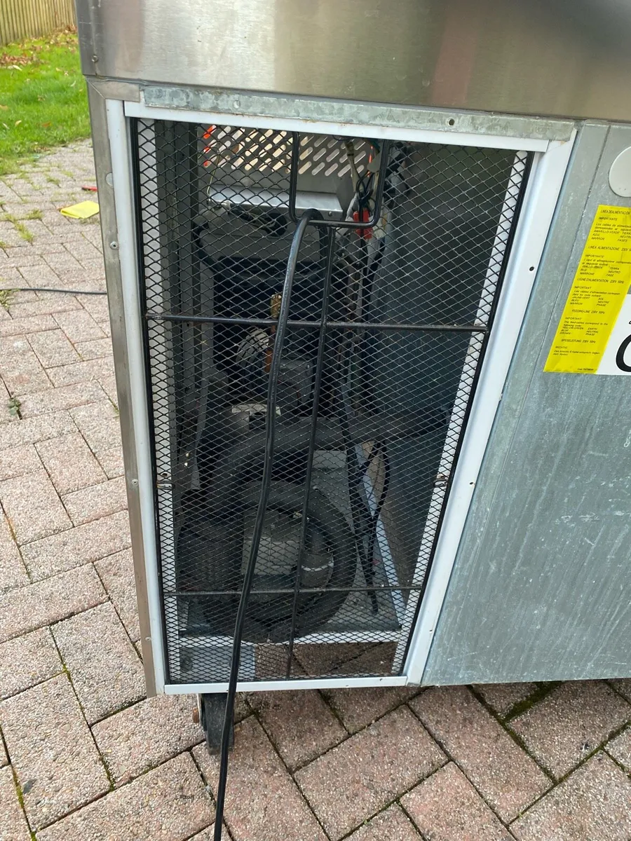 2 door counter fridge - Image 3