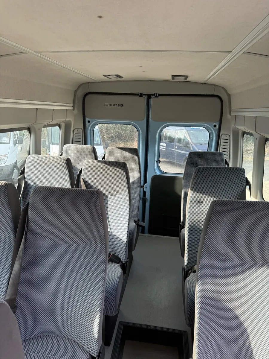 Buses & coaches - Image 4