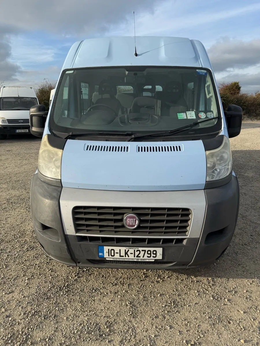 Buses & coaches - Image 1