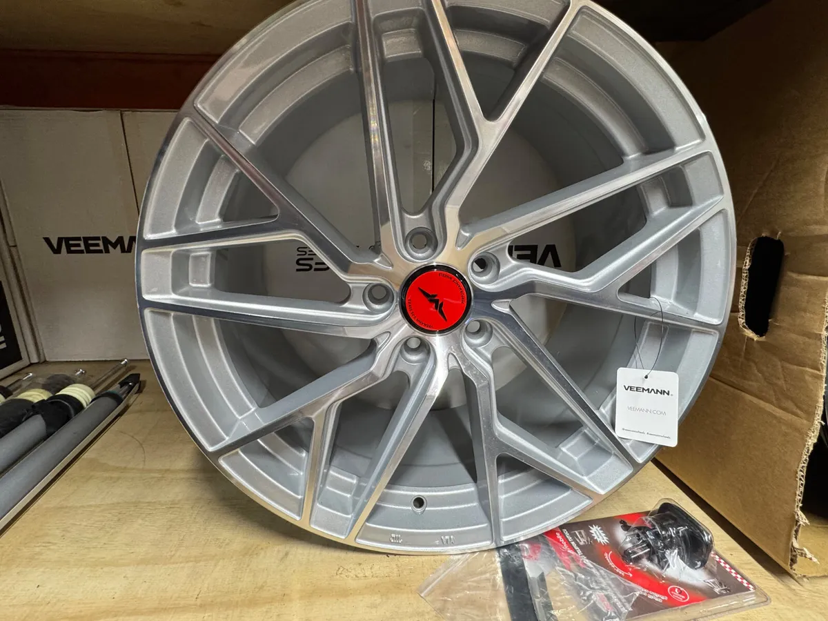 18” Veemann Vfs44. 9.0” concave 5x112