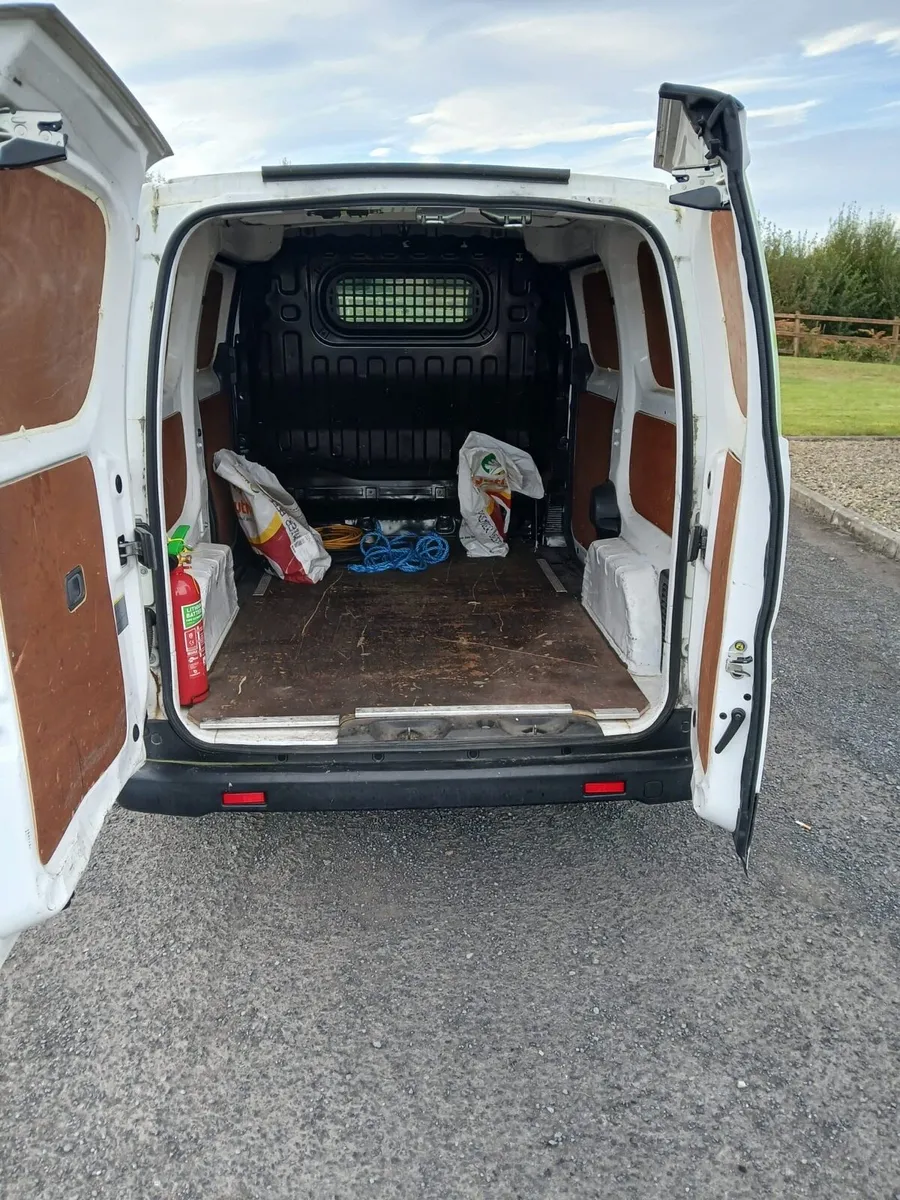 Nissan nv 200 electric van - Image 4